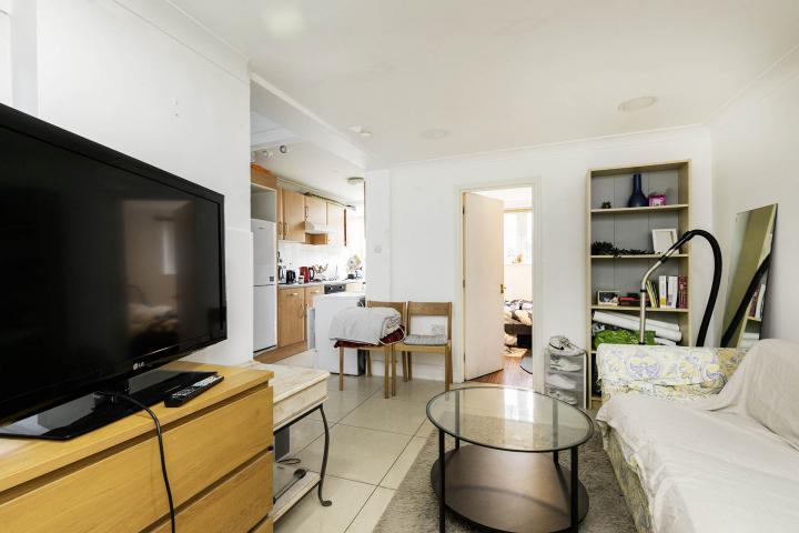 			3 Bedroom, 1 bath, 1 reception Ground Floor Flat			 Loveridge Road, West Hampstead